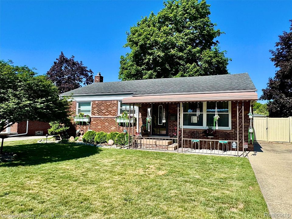 1st image of 2470 Pinetree Dr