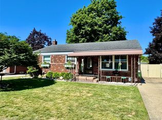 2470 Pinetree Dr, Trenton, MI 48183