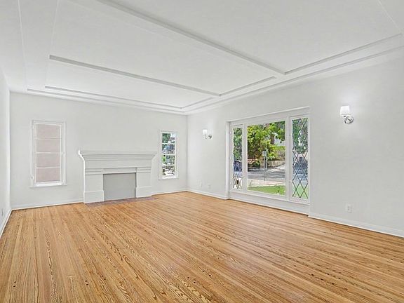 4th image of 826 S Detroit St #826