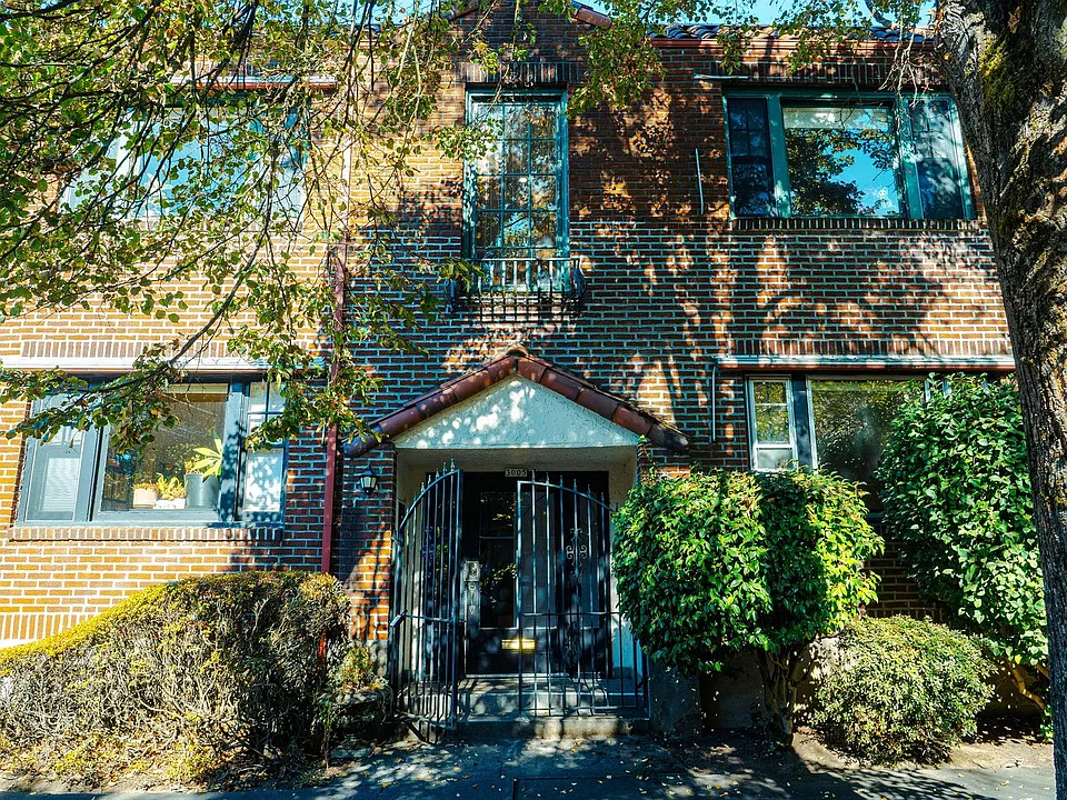 3005 SE Morrison St #4
