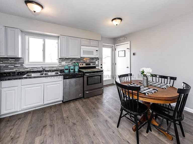 332 Longfellow Dr — Photo 5