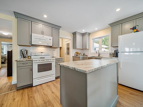 5th image of 109 Middle Winchendon Road