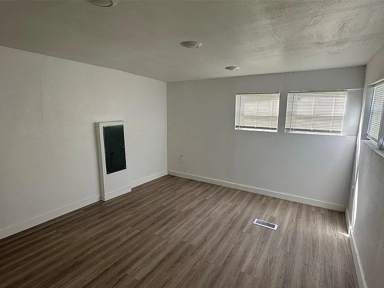 510 N Shirley St #6 — Photo 13