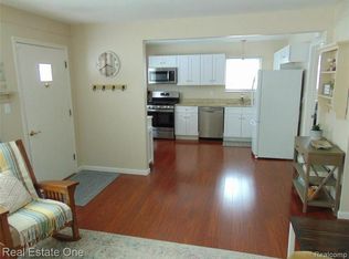 27740 Barrington St, Madison Heights, MI 48071