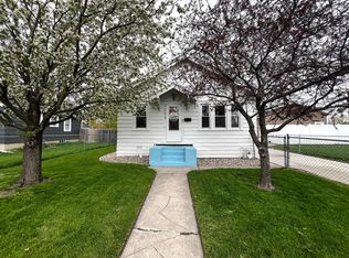 1204 S 2nd St, Aberdeen, SD 57401