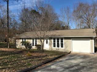 5825 Wooded Acres Dr, Knoxville, TN 37921