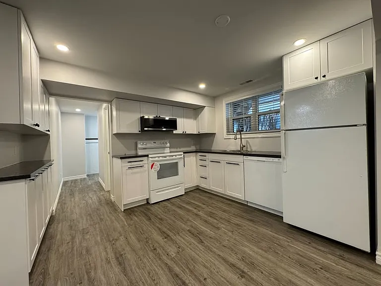 74 Peel St #BASEMENT — Photo 8