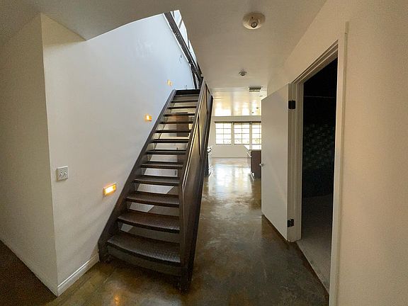 5th image of 532 W 1st St Unit 203