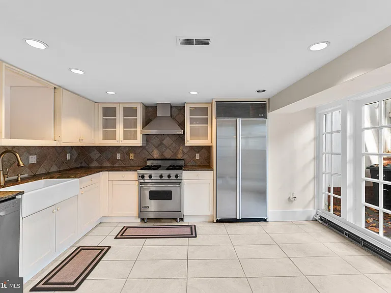 3341 Dent Pl NW — Photo 5