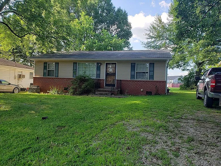 5032 Anderson St — Photo 2
