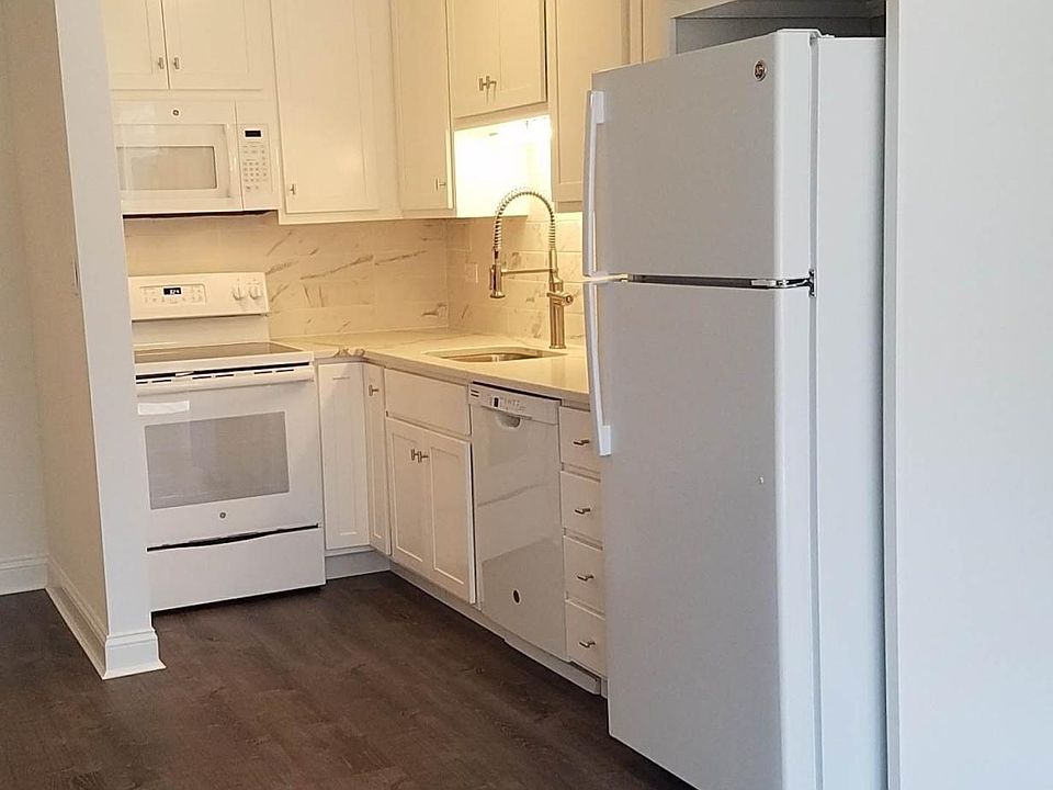 1st image of 710 Washington Blvd #200