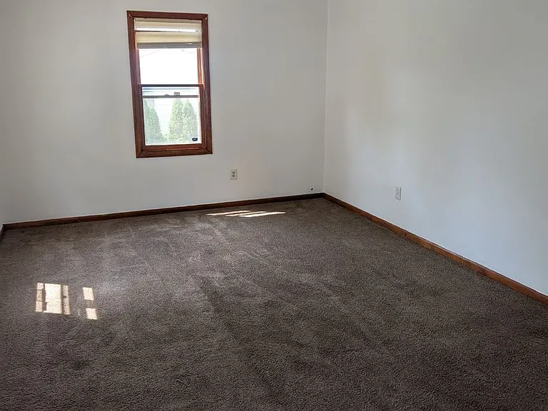 A charming 3-bedroom, 1-bathroom in Maple Heights — Photo 4