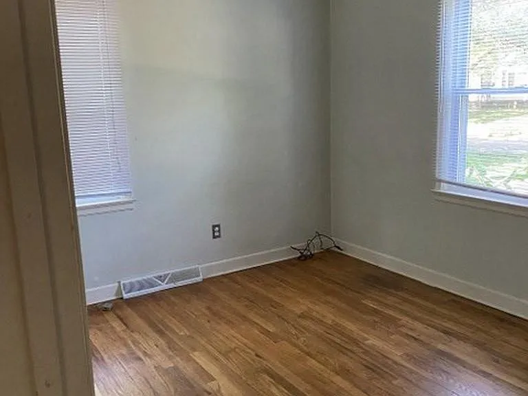 2503 Crawford St — Photo 8