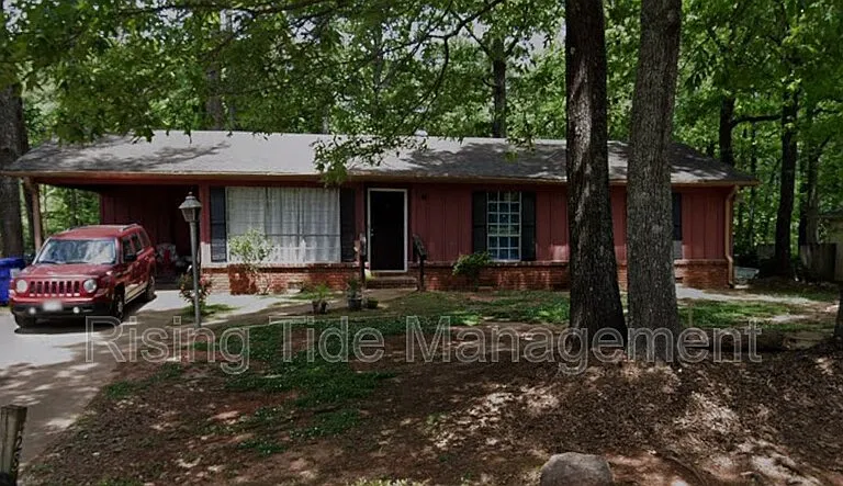 428 Woodland Ct NE — Photo 1