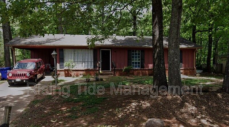 1st image of 428 Woodland Ct NE