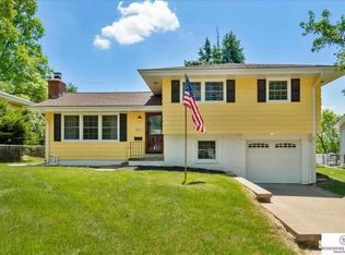8215 Bowie Dr, Omaha, NE 68114