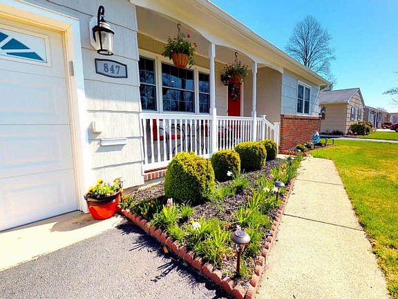 4th image of 847 Edgebrook Dr N
