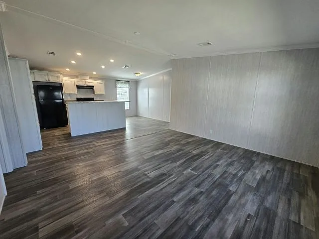 3 bed, 2.0 bath, 1120 sqft, $2,110 — Photo 2