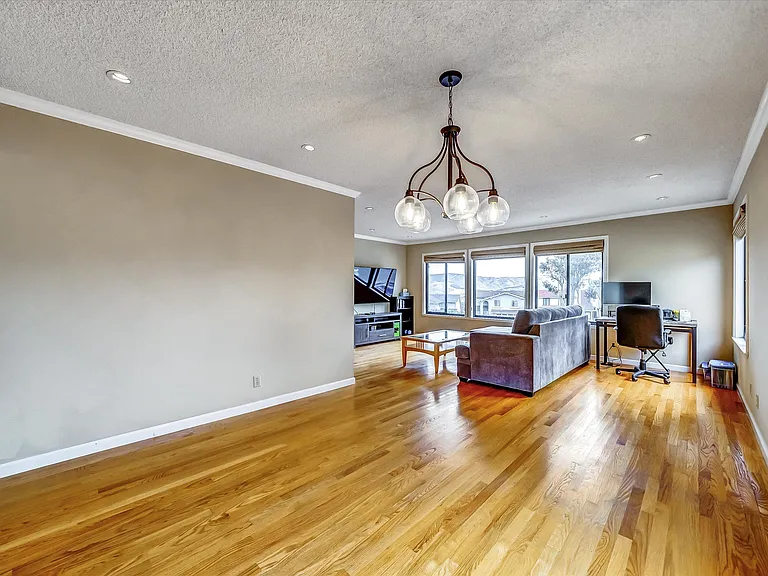 102 Valleyview Way — Photo 10