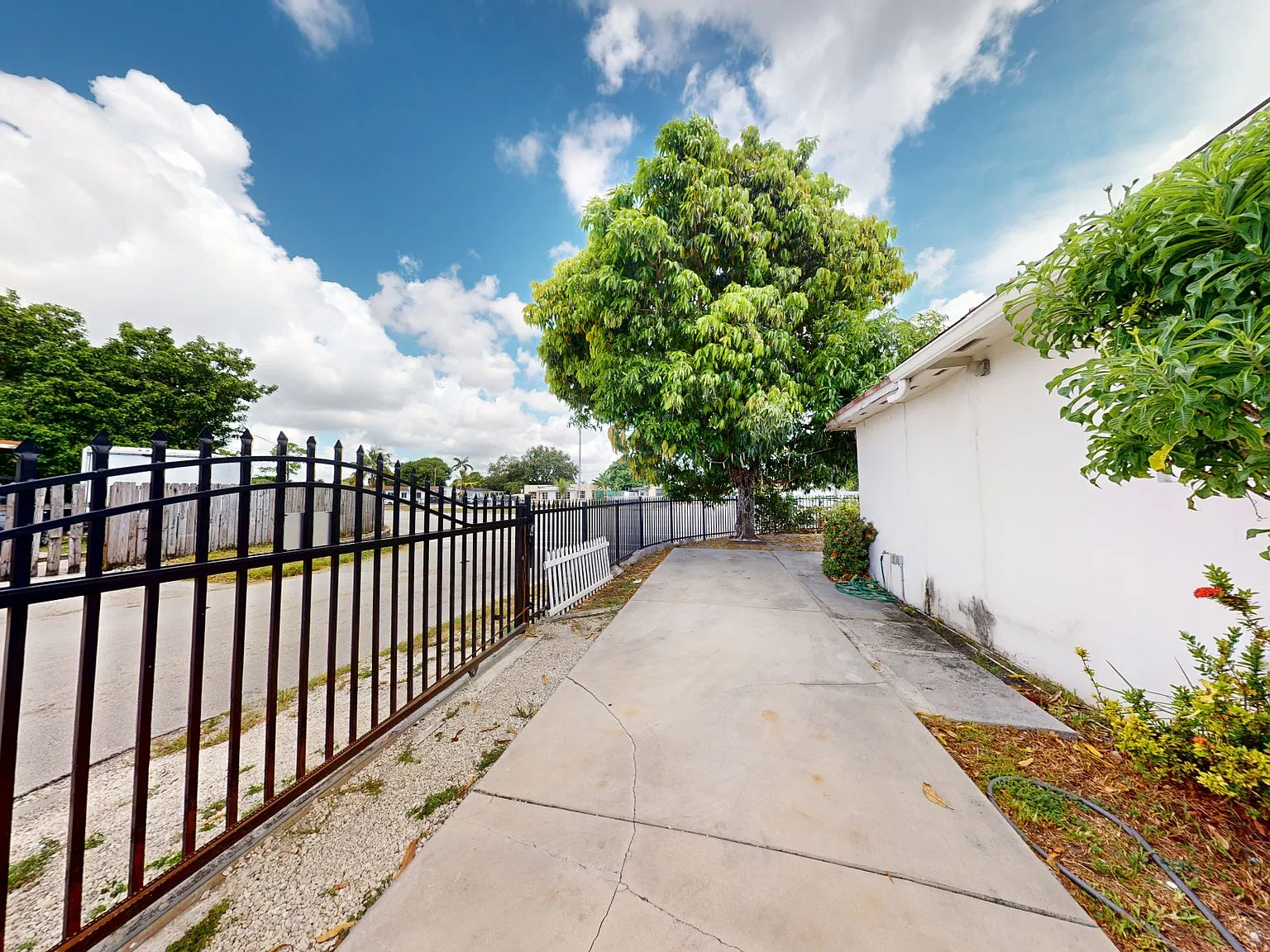 Cozy 1 Bed 1 Bath Room in Miami - $1400 | Available 09/01 — Photo 4