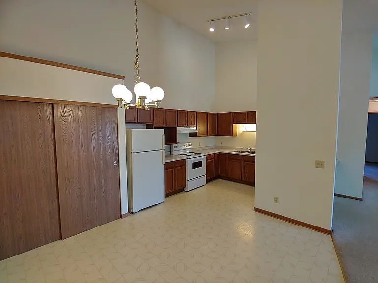 901-931 Owen St — Photo 10