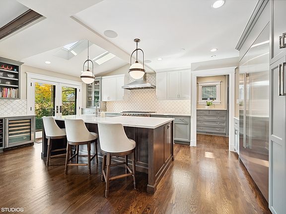 3rd image of 819 Ashland Ave