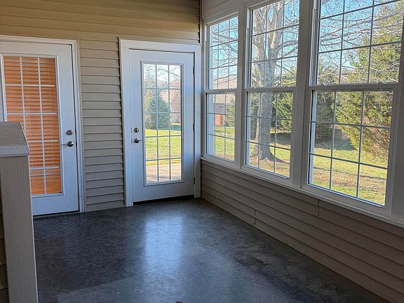 3rd image of 939 Tavistock Way
