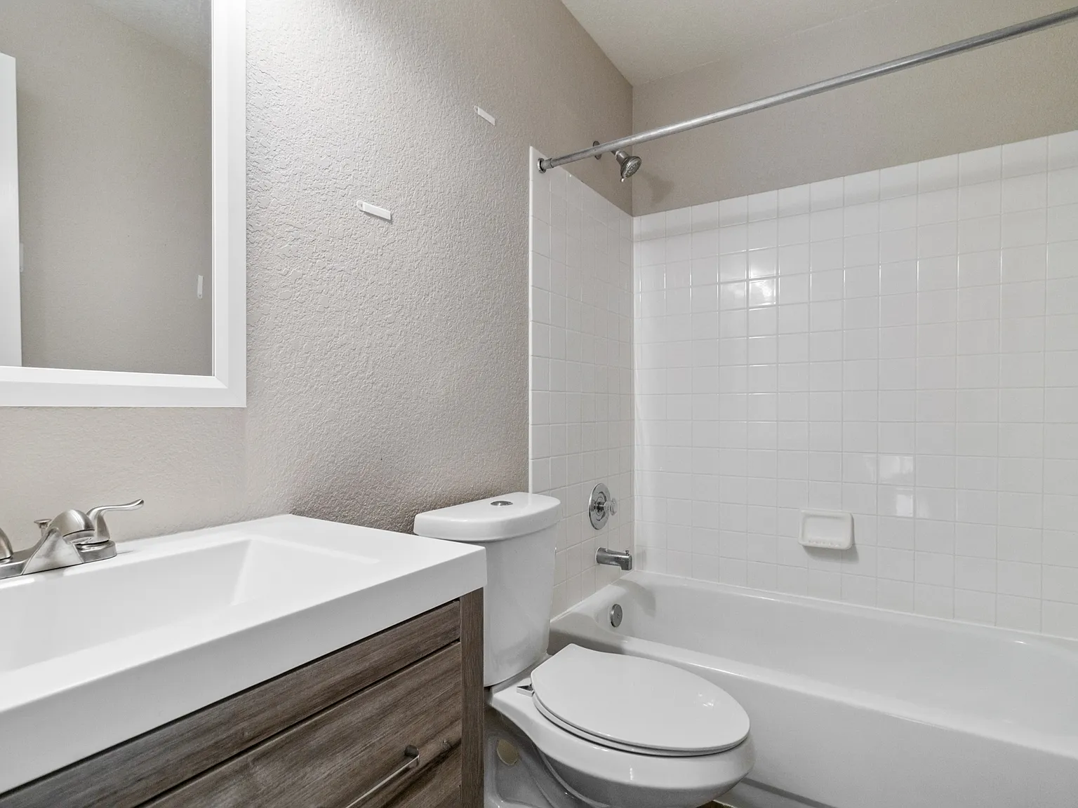 5357 East Hamilton Avenue - - — Photo 2