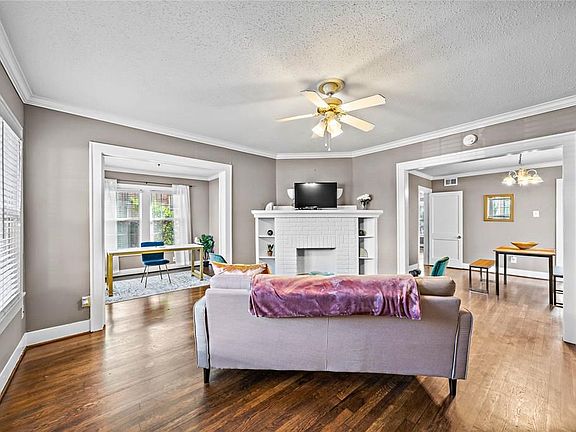 4th image of 2416 Wentworth St