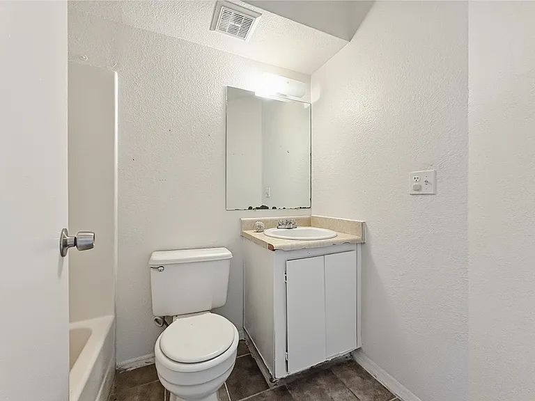 10820 N 16th Ave #4 — Photo 8