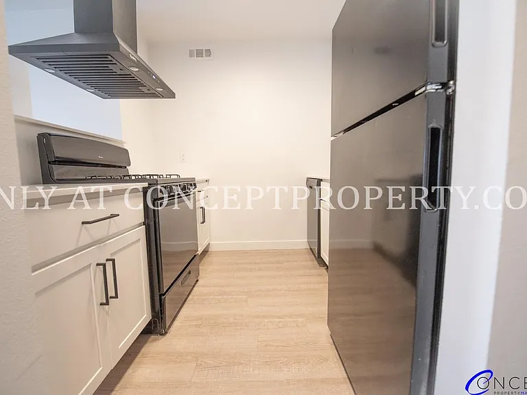 Avenue View Apartments — Photo 8