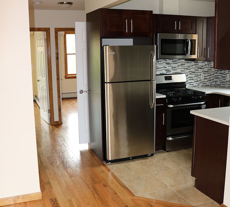 1st image of 76 Coffey St #1