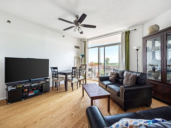 5th image of 1134 W Granville Ave #809