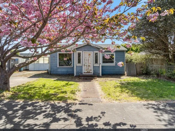 1757 Edeline Ave, McKinleyville, CA 95519