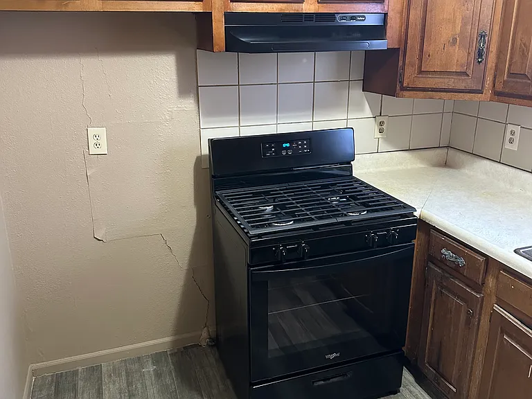 410 E Elgin St — Photo 10