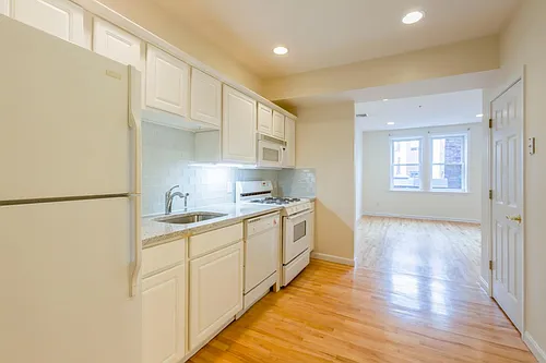 464 Hanover St #12 Photo 1