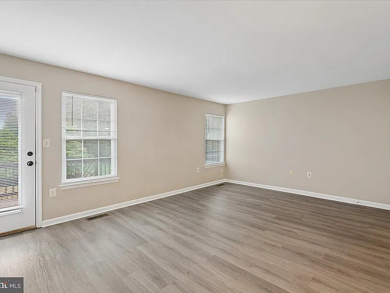 104 Frazer Dr — Photo 17