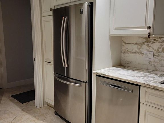 4th image of 8321 SE Paurotis Ln