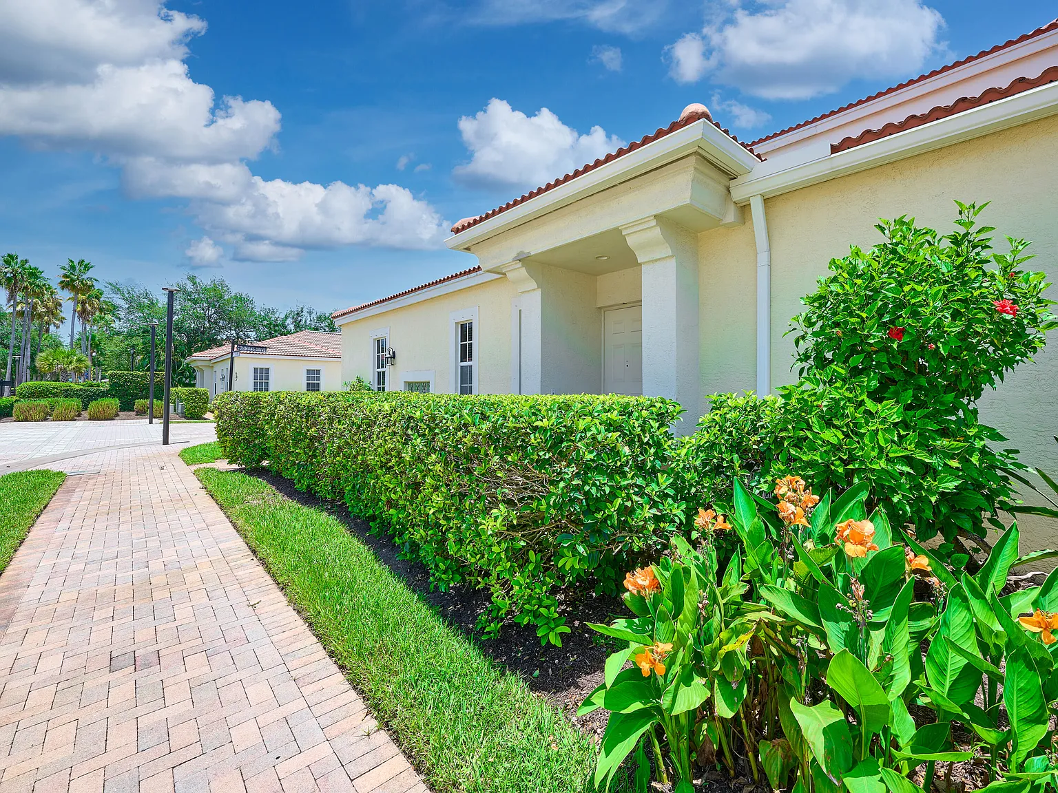 3 bed, 2.5 bath, 1786 sqft, $3,800 — Photo 4