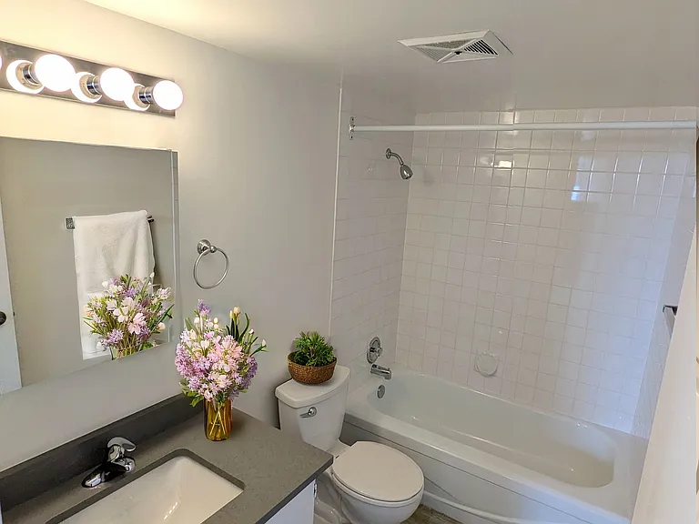 1150 Jervis St — Photo 5