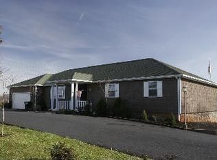 101 W Otter Ridge Dr, Goode, VA 24556