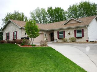 8208 Walnut Grove Ln N, Maple Grove, MN 55311