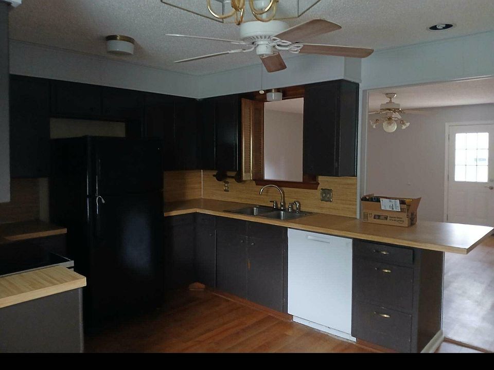 1st image of 200 Laura Dr