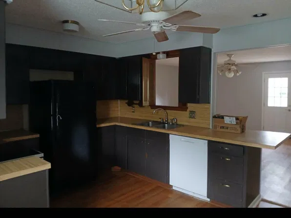 200 Laura Dr, Burleson, TX 76028