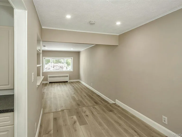 83 Knickerbocker Rd N — Photo 10