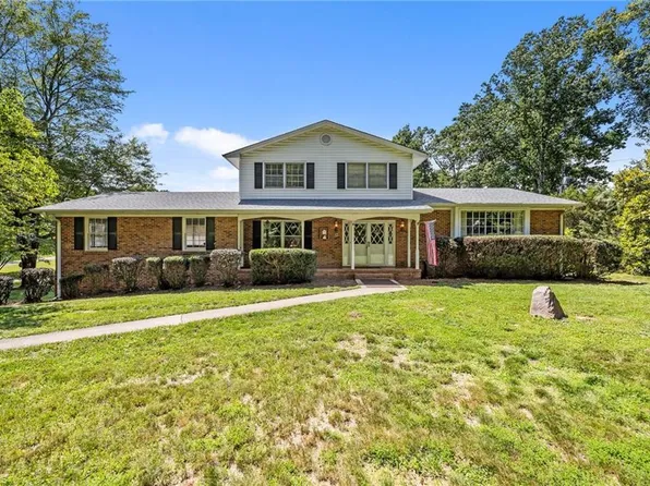 3601 Edgefield Rd, Greensboro, NC 27409