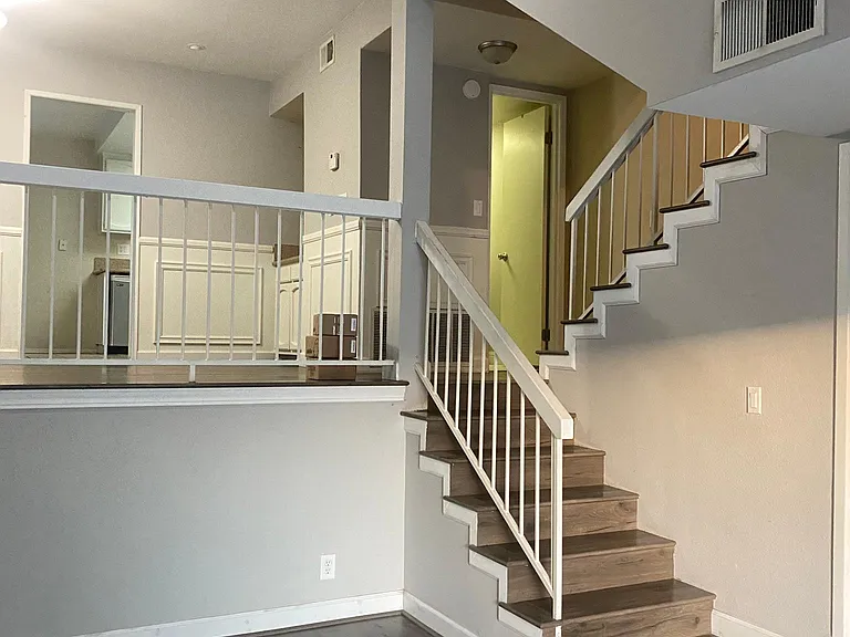 10140 Reseda Blvd — Photo 3