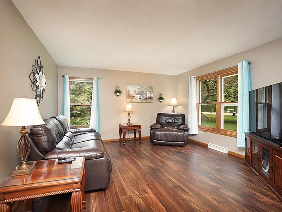 2nd image of W6475 Lilac Ln