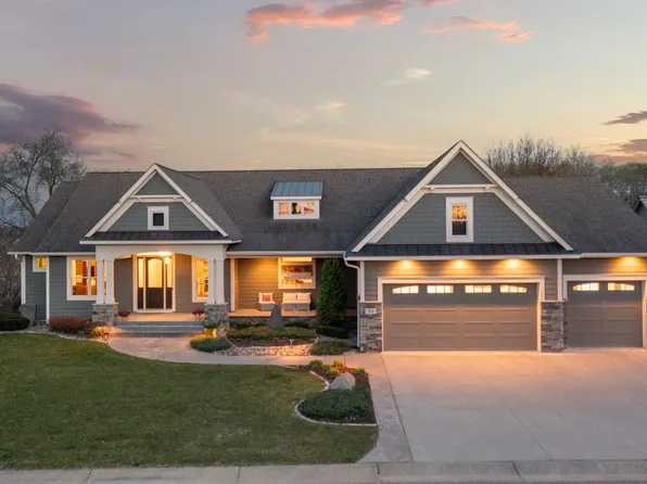 34 Crescent Ln, North Oaks, MN 55127