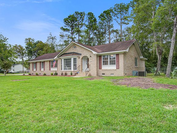 4th image of 213 Blue Heron Dr